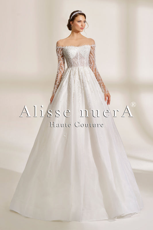 İnci İşlemeli Omuzları Açık A Kesim Uzun Kollu Dantelli Gelinlik Modeli